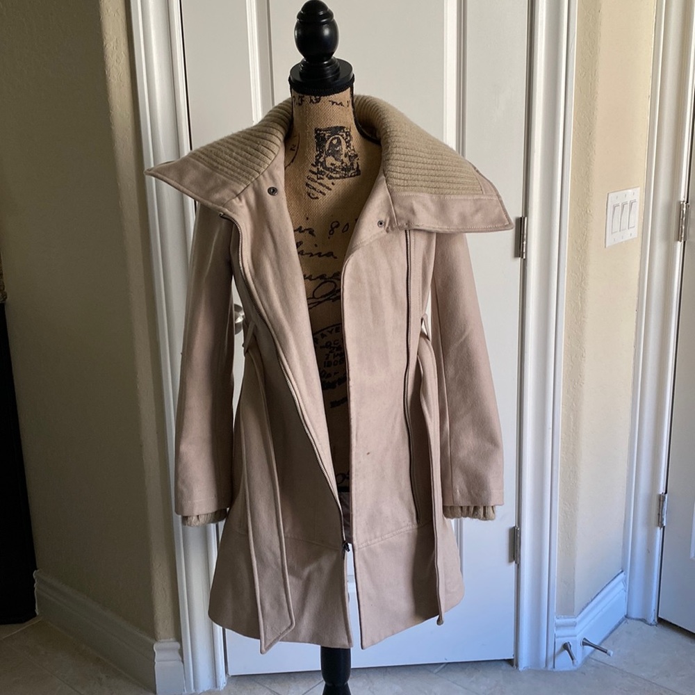 Express, rose color coat